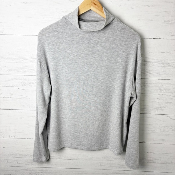 Aritzia Wilfred Free Lounge Turtleneck Heather Chrome Small - Long Sleeve - Picture 2 of 9